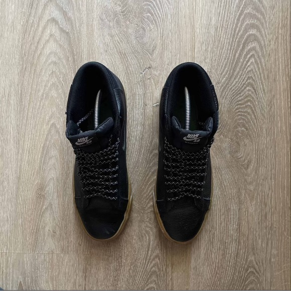 NIKE; ZOOM BLAZER MID PREMIUM ’BLACK GUM JEWEL’ - Picture 3 of 8